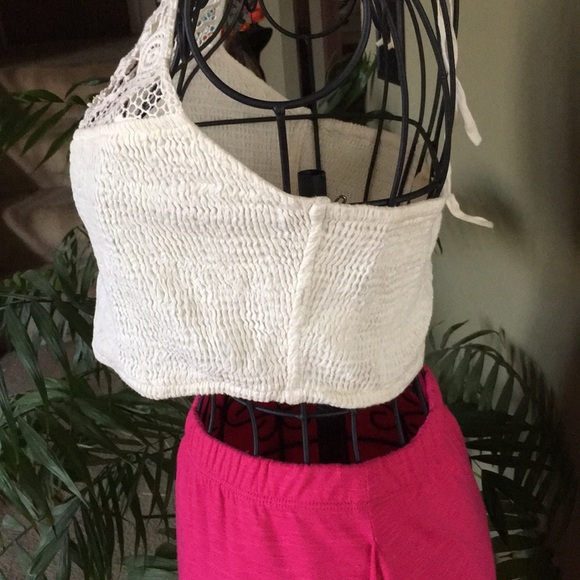✨New List✨Crochet Neck Smocked Halter Crop Top - Picture 6 of 6